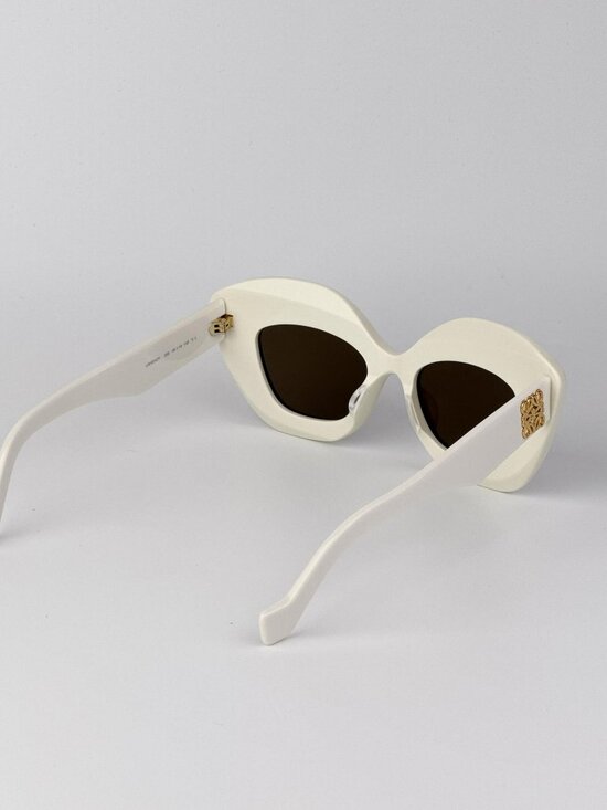 Loewe LW40127I ANAGRAM 25E Cat Eye Sunglasses – Ivory / Brown main image 5